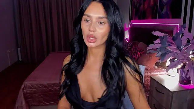 Snapshot of DanaSincere chatting on 11-19-25, 04:45 DanaSincere online show from 11-19-25, 04:45