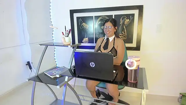 Snapshot of emilyy_cooperr chatting on 09-11-25, 12:27 emilyy cooperr online show from 09-11-25, 12:27