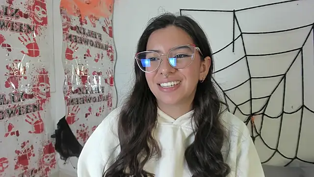 Snapshot of emilyy_cooperr chatting on 10-17-25, 12:19 emilyy cooperr online show from 10-17-25, 12:19