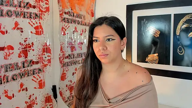 Snapshot of emilyy_cooperr chatting on 11-04-25, 12:04 emilyy cooperr online show from 11-04-25, 12:04