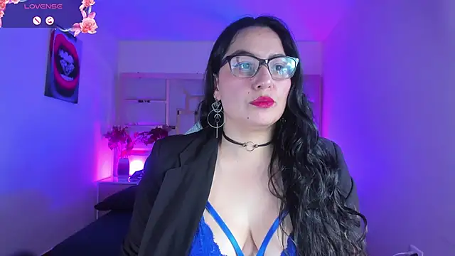 Snapshot of tamara_rouse1 chatting on 11-19-25, 04:56 tamara rouse1 online show from 11-19-25, 04:56