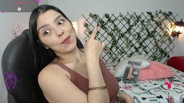 Snapshot of issa__nassar chatting on 09-28-25, 02:22 issa nassar online show from 09-28-25, 02:22