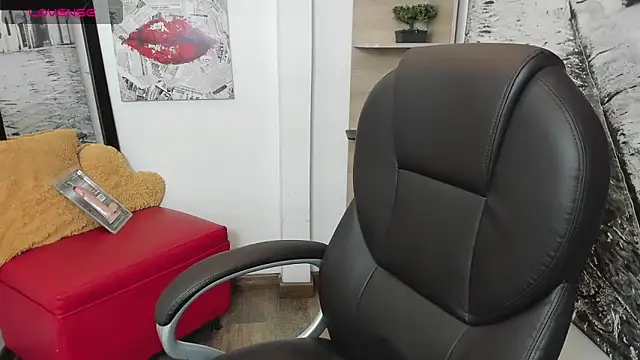 Snapshot of issa__nassar chatting on 11-13-25, 03:22 issa nassar online show from 11-13-25, 03:22