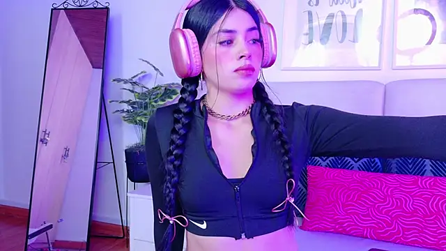 Snapshot of SaritaBratz chatting on 10-09-25, 08:51 SaritaBratz online show from 10-09-25, 08:51