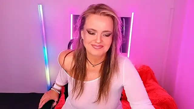 Snapshot of AnielaFox chatting on 09-16-25, 07:31 AnielaFox online show from 09-16-25, 07:31