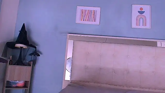 Snapshot of Emily_Castillo_1 chatting on 10-12-25, 04:44 Emily Castillo 1 online show from 10-12-25, 04:44