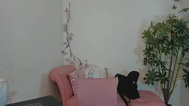 Snapshot of SaskiaGrendel chatting on 05-19-26, 06:03 SaskiaGrendel online show from 05-19-26, 06:03