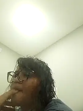 Snapshot of viviksmel chatting on 10-10-25, 01:54 viviksmel online show from 10-10-25, 01:54