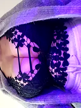 Snapshot of BellyDancer1 chatting on 11-18-25, 08:52 BellyDancer1 online show from 11-18-25, 08:52