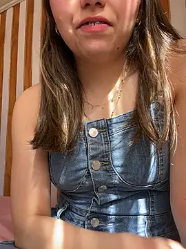 Snapshot of floooohv chatting on 10-06-25, 06:38 floooohv online show from 10-06-25, 06:38