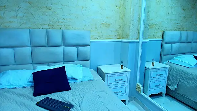 LexiAndDeker online show from 09-26-25, 04:44