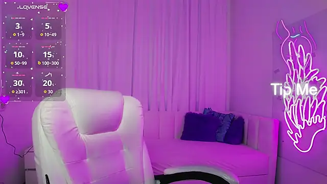 Snapshot of Eliss_Shyyo chatting on 11-18-25, 08:02 Eliss Shyyo online show from 11-18-25, 08:02