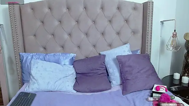 Snapshot of scarlettbooty chatting on 03-11-25, 06:32 scarlettbooty online show from 03-11-25, 06:32