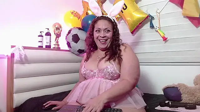 Snapshot of scarlettbooty chatting on 06-21-26, 11:02 scarlettbooty online show from 06-21-26, 11:02