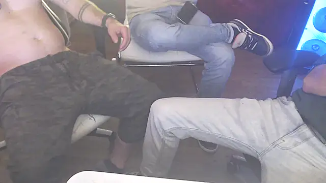 Snapshot of weknowourworth6999 chatting on 09-11-25, 05:57 weknowourworth6999 online show from 09-11-25, 05:57