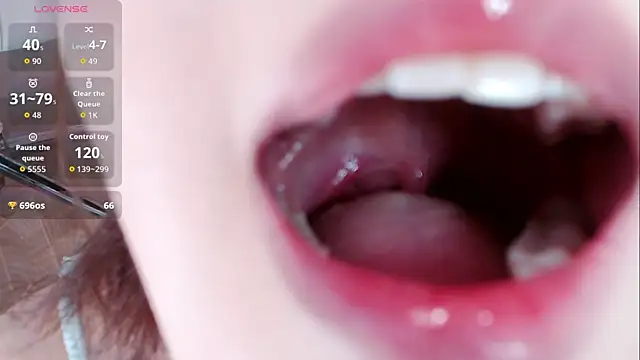 Snapshot of honey113 chatting on 09-23-25, 04:10 honey113 online show from 09-23-25, 04:10