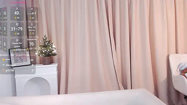 Snapshot of honey113 chatting on 11-18-25, 02:54 honey113 online show from 11-18-25, 02:54