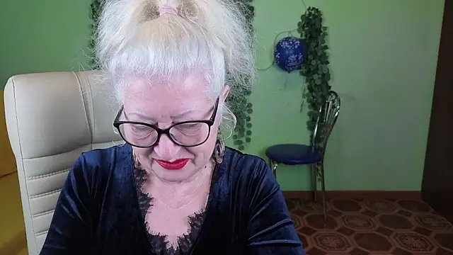 Maya Mayflower online show from 09-28-25, 04:29