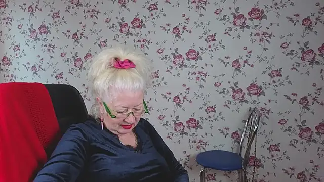 Maya Mayflower online show from 10-11-25, 04:01