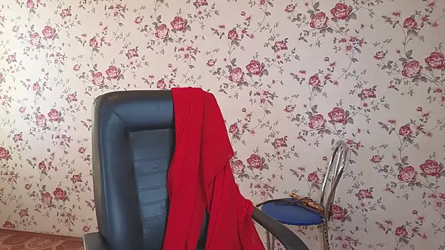 Maya Mayflower online show from 10-23-25, 04:23