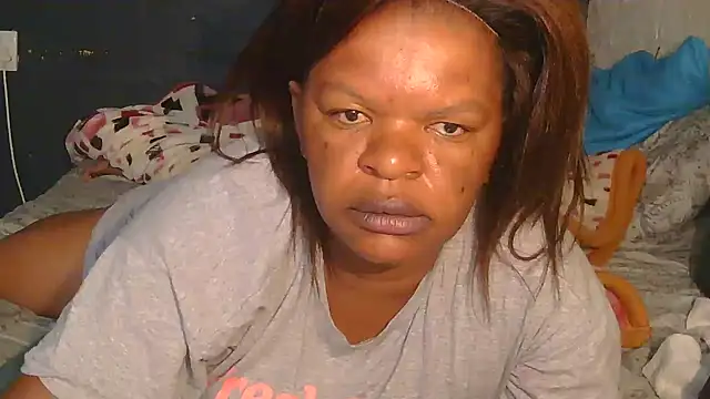 Snapshot of ebony_rose11 chatting on 12-16-25, 04:28 ebony rose11 online show from 12-16-25, 04:28