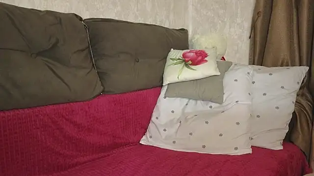 Snapshot of Anya-Sweet chatting on 03-18-25, 10:25 Anya-Sweet online show from 03-18-25, 10:25