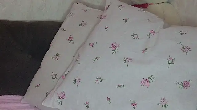 Snapshot of Anya-Sweet chatting on 11-21-25, 04:16 Anya-Sweet online show from 11-21-25, 04:16