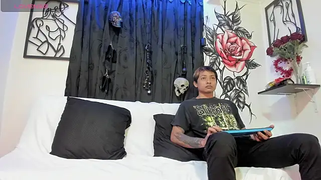 Snapshot of KratosAfroditacs chatting on 03-21-25, 03:57 KratosAfroditacs online show from 03-21-25, 03:57