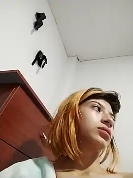 Snapshot of KratosAfroditacs chatting on 09-12-25, 12:38 KratosAfroditacs online show from 09-12-25, 12:38