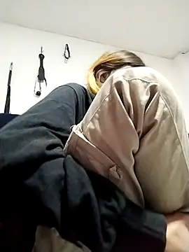 Snapshot of KratosAfroditacs chatting on 10-21-25, 07:58 KratosAfroditacs online show from 10-21-25, 07:58