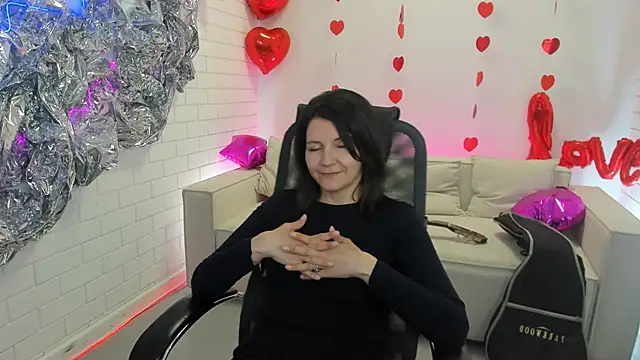 Snapshot of NicoleHitman chatting on 03-13-25, 08:37 NicoleHitman online show from 03-13-25, 08:37