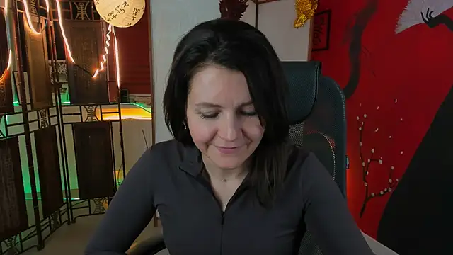 Snapshot of NicoleHitman chatting on 03-17-25, 08:18 NicoleHitman online show from 03-17-25, 08:18