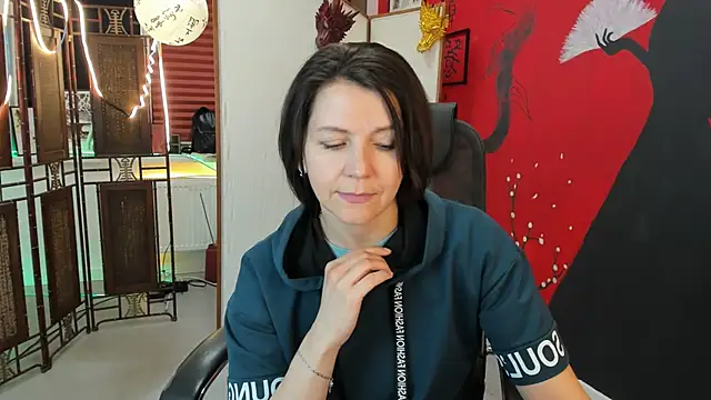 Snapshot of NicoleHitman chatting on 03-19-25, 08:23 NicoleHitman online show from 03-19-25, 08:23