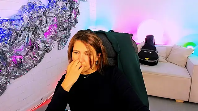 Snapshot of NicoleHitman chatting on 09-09-25, 05:29 NicoleHitman online show from 09-09-25, 05:29