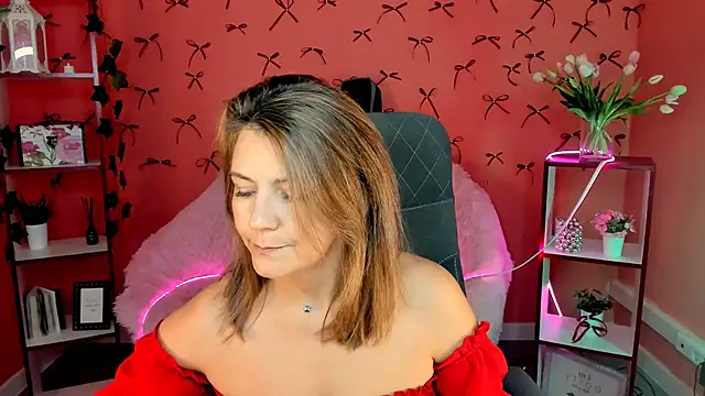 Snapshot of NicoleHitman chatting on 09-18-25, 05:20 NicoleHitman online show from 09-18-25, 05:20