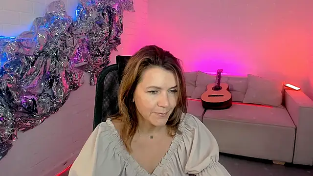 Snapshot of NicoleHitman chatting on 09-19-25, 09:11 NicoleHitman online show from 09-19-25, 09:11