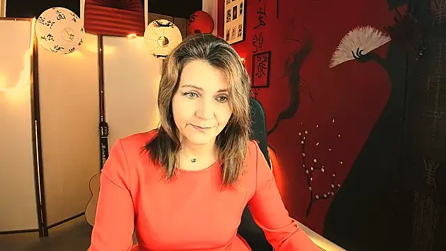 Snapshot of NicoleHitman chatting on 10-19-25, 05:30 NicoleHitman online show from 10-19-25, 05:30