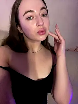 Snapshot of AlisaQSky chatting on 11-11-25, 04:45 AlisaQSky online show from 11-11-25, 04:45