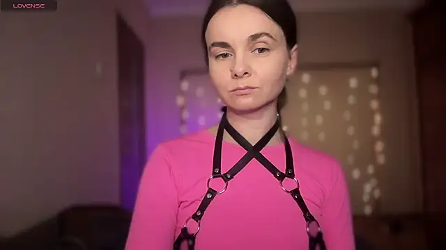 Snapshot of lanaloulou chatting on 10-21-25, 10:10 lanaloulou online show from 10-21-25, 10:10