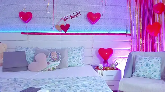 Snapshot of LeilaHiuston chatting on 09-22-25, 08:11 LeilaHiuston online show from 09-22-25, 08:11