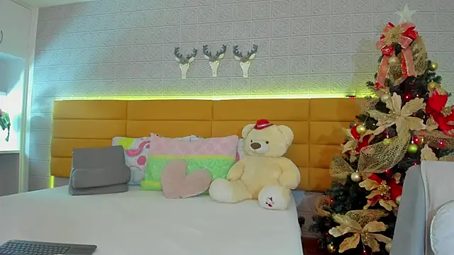 Snapshot of LeilaHiuston chatting on 11-10-25, 08:30 LeilaHiuston online show from 11-10-25, 08:30