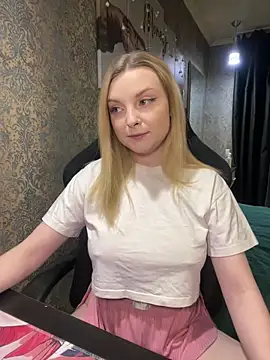 Snapshot of Lina_ly chatting on 03-07-25, 08:11 Lina ly online show from 03-07-25, 08:11