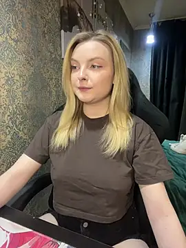 Snapshot of Lina_ly chatting on 03-19-25, 08:32 Lina ly online show from 03-19-25, 08:32