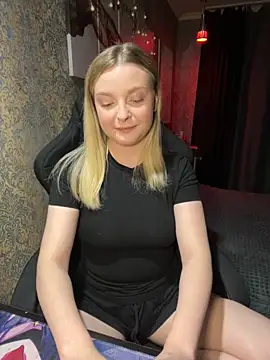 Snapshot of Lina_ly chatting on 10-11-25, 09:13 Lina ly online show from 10-11-25, 09:13