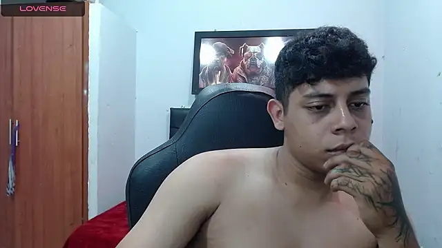 Snapshot of Alejandroo_22 chatting on 03-13-25, 06:23 Alejandroo 22 online show from 03-13-25, 06:23