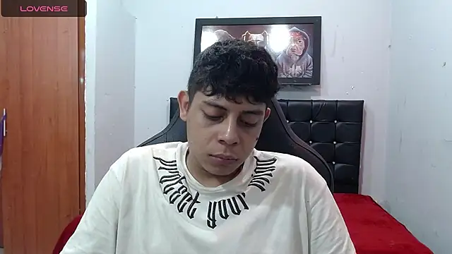 Snapshot of Alejandroo_22 chatting on 03-17-25, 07:15 Alejandroo 22 online show from 03-17-25, 07:15