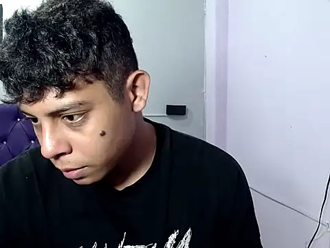 Snapshot of Alejandroo_22 chatting on 09-11-25, 01:00 Alejandroo 22 online show from 09-11-25, 01:00