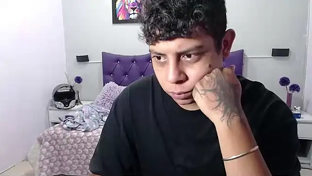 Snapshot of Alejandroo_22 chatting on 10-08-25, 01:31 Alejandroo 22 online show from 10-08-25, 01:31