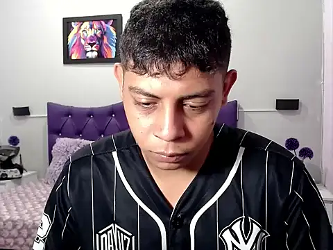 Snapshot of Alejandroo_22 chatting on 10-27-25, 02:32 Alejandroo 22 online show from 10-27-25, 02:32