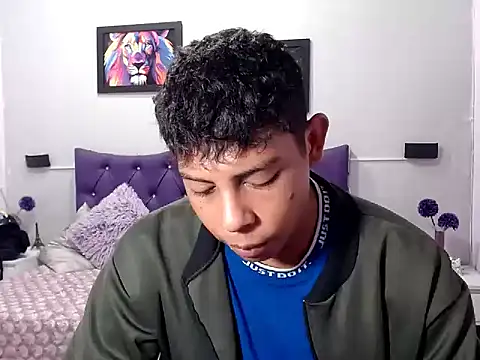 Snapshot of Alejandroo_22 chatting on 12-03-25, 12:58 Alejandroo 22 online show from 12-03-25, 12:58